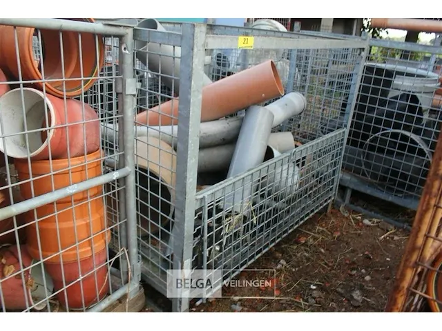 Metalen kooi met pvc hulpstukken - afbeelding 4 van  4