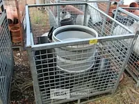 Metalen kooi met pvc hulpstukken - afbeelding 1 van  5