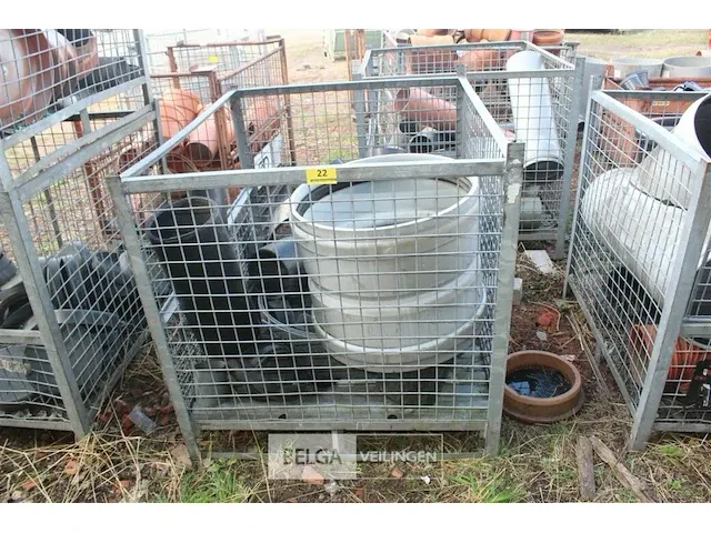 Metalen kooi met pvc hulpstukken - afbeelding 5 van  5