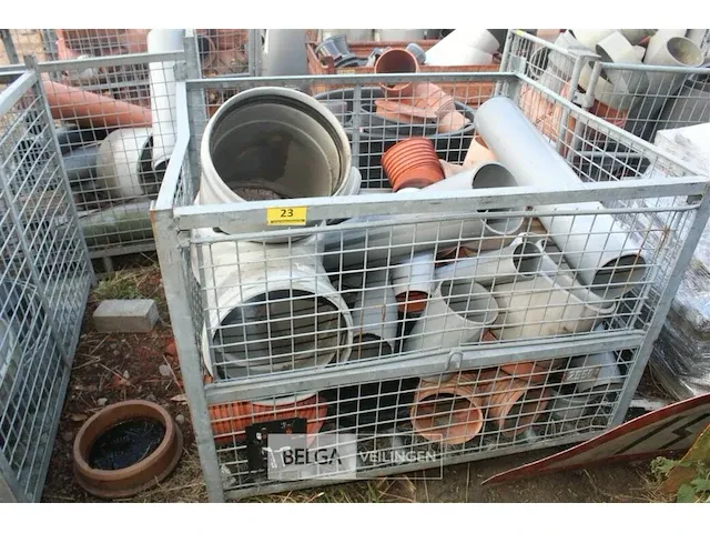 Metalen kooi met pvc hulpstukken - afbeelding 1 van  6
