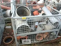 Metalen kooi met pvc hulpstukken - afbeelding 1 van  6