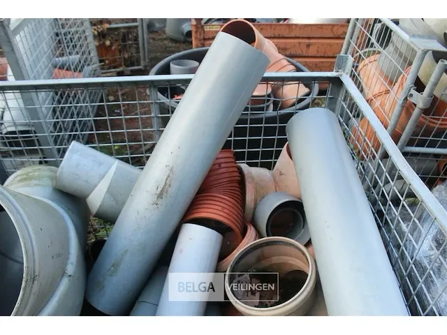 Metalen kooi met pvc hulpstukken - afbeelding 6 van  6