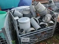 Metalen kooi met pvc hulpstukken - afbeelding 1 van  5