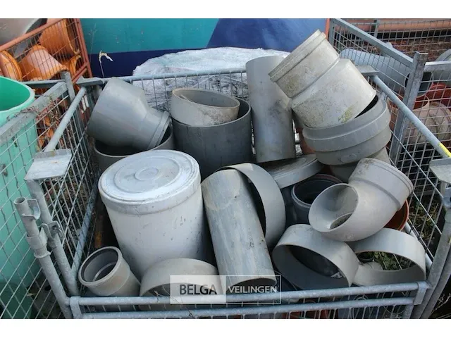 Metalen kooi met pvc hulpstukken - afbeelding 2 van  5