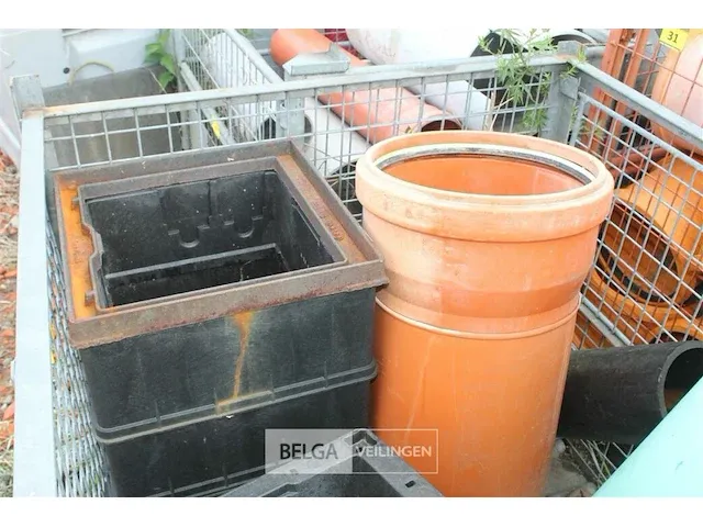 Metalen kooi met pvc hulpstukken - afbeelding 2 van  6