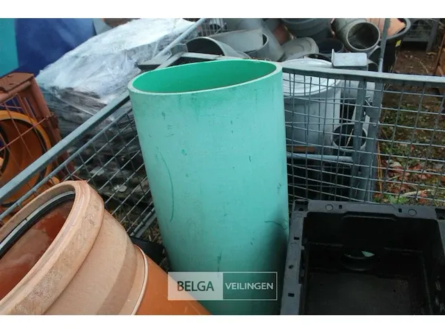 Metalen kooi met pvc hulpstukken - afbeelding 4 van  6