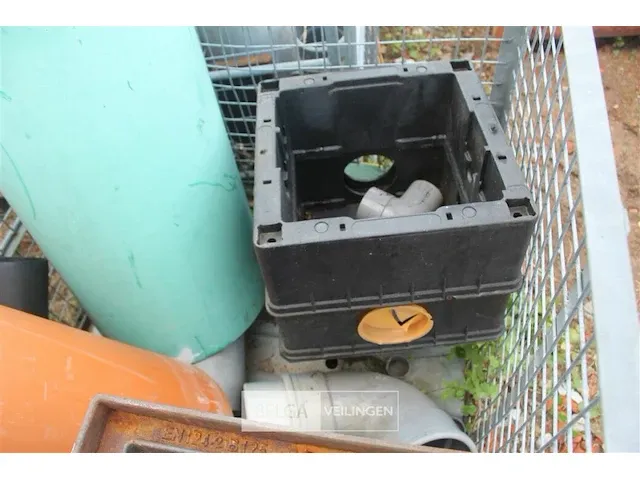 Metalen kooi met pvc hulpstukken - afbeelding 5 van  6