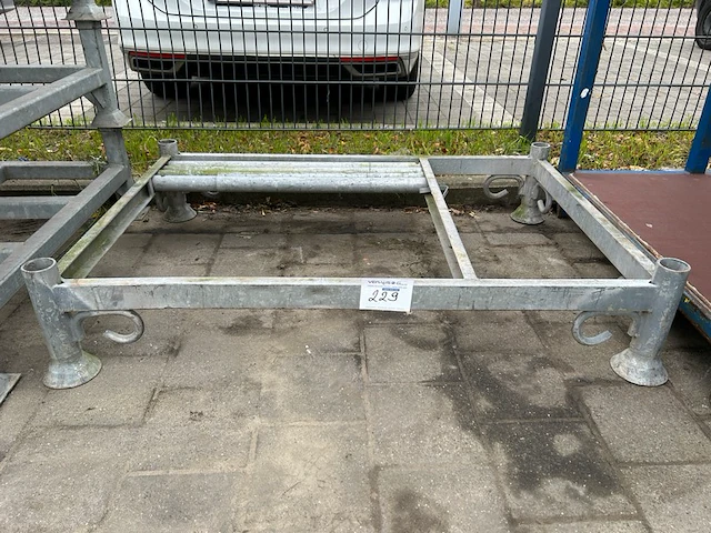 Metalen korf - afbeelding 1 van  4