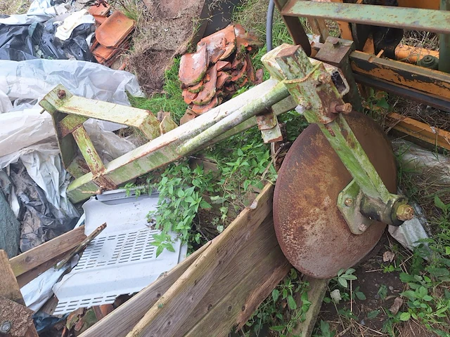 Metalen landbouwwerktuig - afbeelding 1 van  1