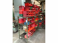 Metalen legbordstelling met grijpbakken - afbeelding 3 van  10