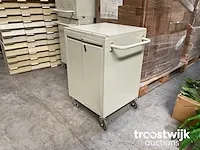 Metalen linnen trolley - afbeelding 1 van  4