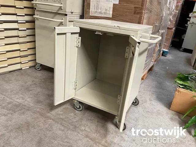 Metalen linnen trolley - afbeelding 2 van  4