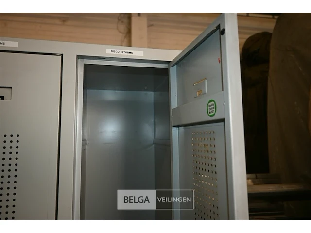 Metalen lockerkast voor 2 personen - afbeelding 3 van  4