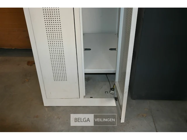 Metalen lockerkast voor 2 personen - afbeelding 4 van  4