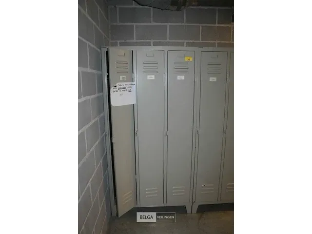 Metalen lockerkast voor 3 personen - afbeelding 1 van  5
