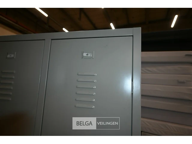 Metalen lockerkast voor 3 personen - afbeelding 3 van  7