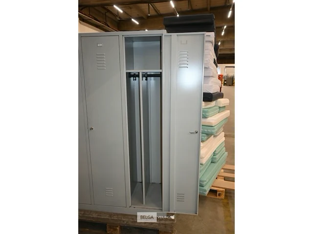 Metalen lockerkast voor 3 personen - afbeelding 5 van  7