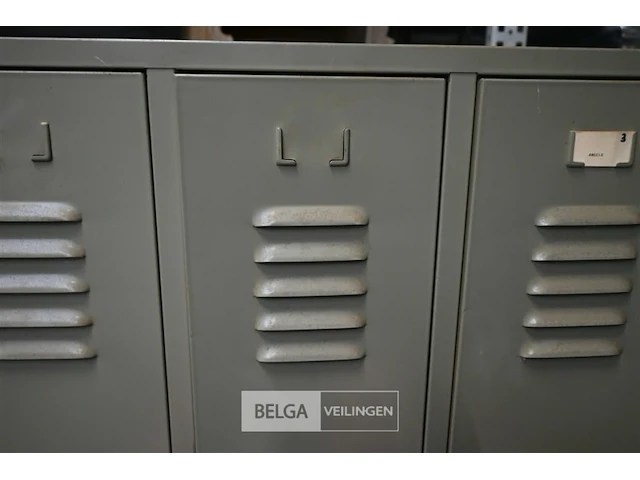 Metalen lockerkast voor 3 personen - afbeelding 3 van  5