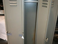 Metalen lockerkast voor 3 personen - afbeelding 4 van  5