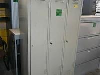 Metalen lockerkast voor 3 personen - afbeelding 1 van  4