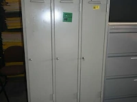 Metalen lockerkast voor 3 personen - afbeelding 2 van  4