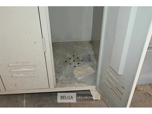 Metalen lockerkast voor 3 personen - afbeelding 4 van  4