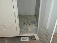 Metalen lockerkast voor 3 personen - afbeelding 4 van  4