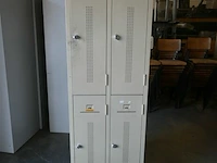 Metalen lockerkast voor 4 personen - afbeelding 2 van  5
