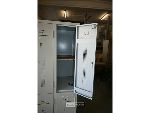 Metalen lockerkast voor 4 personen - afbeelding 3 van  5