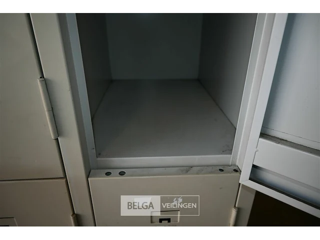 Metalen lockerkast voor 4 personen - afbeelding 5 van  5