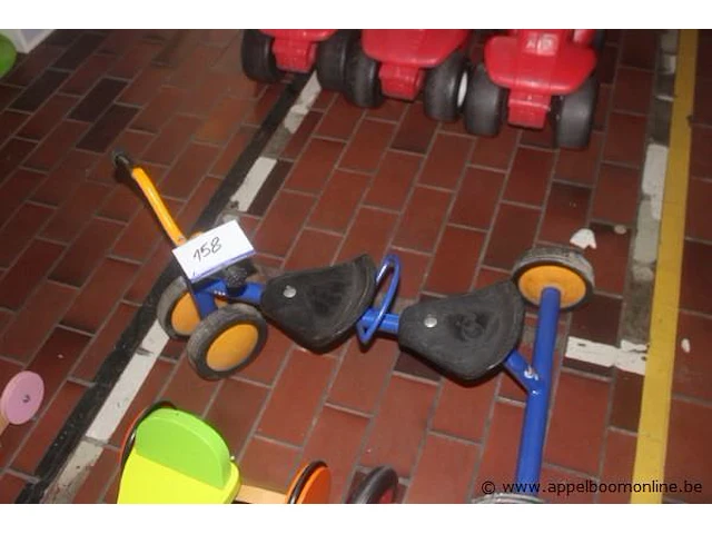 Metalen loopfiets - afbeelding 1 van  1