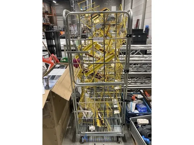 Metalen magazijnkar - afbeelding 1 van  3