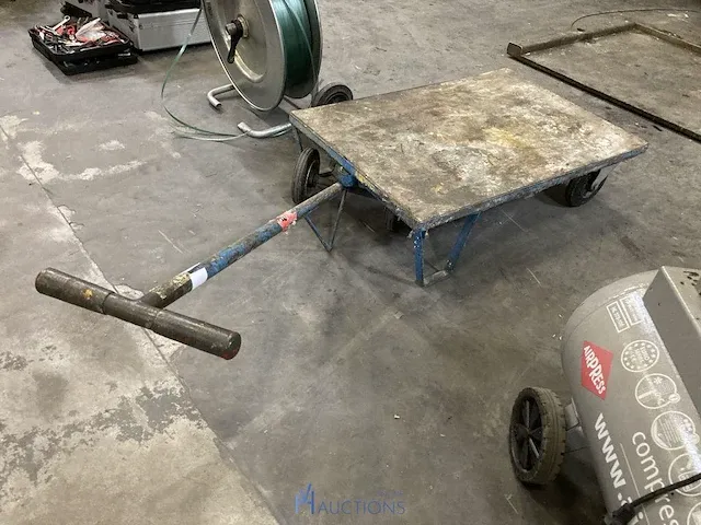Metalen magazijnkar - afbeelding 1 van  2