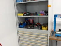Metalen materiaalkast + inhoud - afbeelding 1 van  12