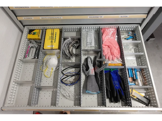Metalen materiaalkast + inhoud - afbeelding 12 van  12