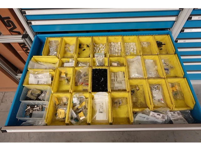 Metalen materiaalkast + inhoud - afbeelding 4 van  17