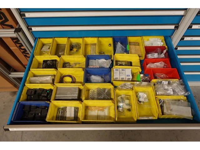 Metalen materiaalkast + inhoud - afbeelding 5 van  17