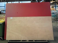 Metalen mobiele bok met inhoud