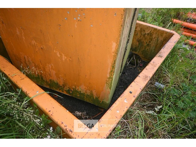 Metalen olievat met opvangbak - afbeelding 5 van  6
