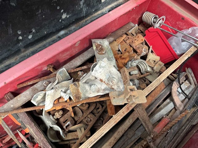 Metalen opbergkoffer met divers gereedschap - afbeelding 2 van  16