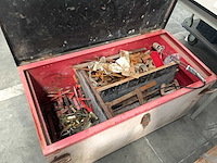 Metalen opbergkoffer met divers gereedschap - afbeelding 1 van  16