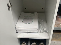 Metalen opbergrek met inhoud - afbeelding 5 van  15