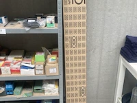Metalen opbergrek met inhoud - afbeelding 6 van  15