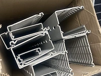 Metalen opbergrek met inhoud - afbeelding 7 van  15