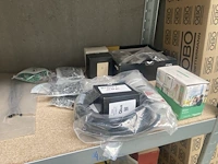 Metalen opbergrek met inhoud - afbeelding 10 van  15