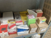 Metalen opbergrek met inhoud - afbeelding 11 van  15