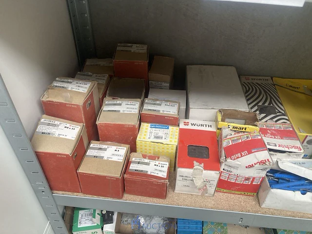 Metalen opbergrek met inhoud - afbeelding 12 van  15