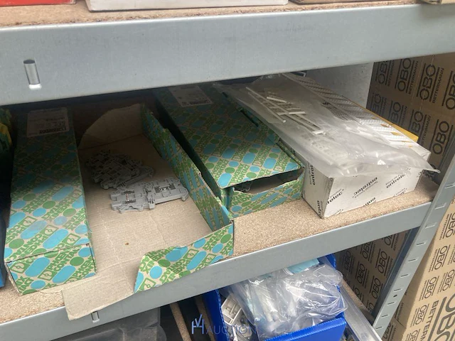 Metalen opbergrek met inhoud - afbeelding 14 van  15