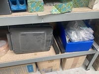 Metalen opbergrek met inhoud - afbeelding 15 van  15