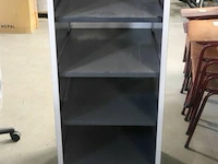 Metalen open kast met 5 leggers - afbeelding 1 van  1